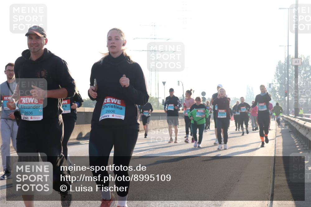 03.10.2025 - Köhlbrandbrückenlauf Luisa Fischer http://msf.ph/oto/8995109 03.10.2025 10:25:02 Position 3 2636, 2606, 1 meine-sportfotos.de