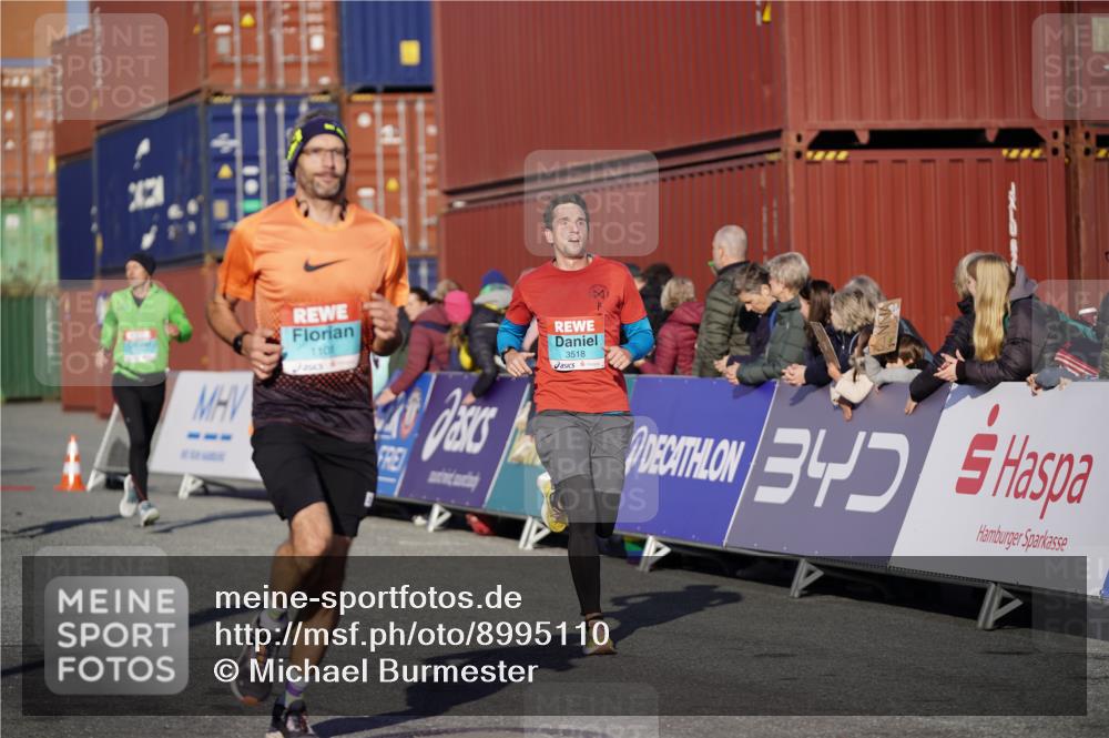 03.10.2025 - Köhlbrandbrückenlauf Michael Burmester http://msf.ph/oto/8995110 03.10.2025 09:57:15 Ziel 1010, 1101, 1180, 2708, 2760, 3518, 3705 meine-sportfotos.de