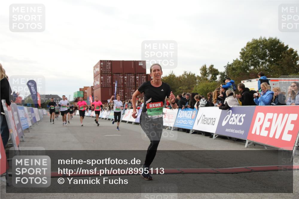 03.10.2025 - Köhlbrandbrückenlauf Yannick Fuchs http://msf.ph/oto/8995113 03.10.2025 16:05:03 Ziel 7168, 7221, 7239, 7270, 7428, 7448, 7772, 8779, 8995, 9114, 9191 meine-sportfotos.de