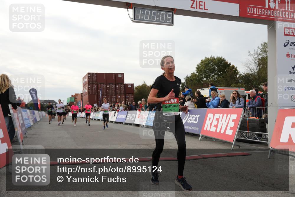 03.10.2025 - Köhlbrandbrückenlauf Yannick Fuchs http://msf.ph/oto/8995124 03.10.2025 16:05:03 Ziel 7168, 7221, 7239, 7270, 7428, 7448, 7772, 8779, 8995, 9114, 9191 meine-sportfotos.de