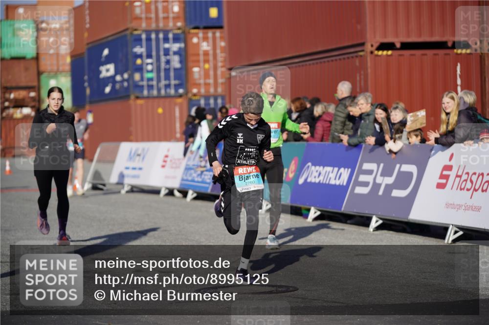03.10.2025 - Köhlbrandbrückenlauf Michael Burmester http://msf.ph/oto/8995125 03.10.2025 09:57:18 Ziel 1010, 1101, 1180, 2708, 2760, 3518, 3795 meine-sportfotos.de