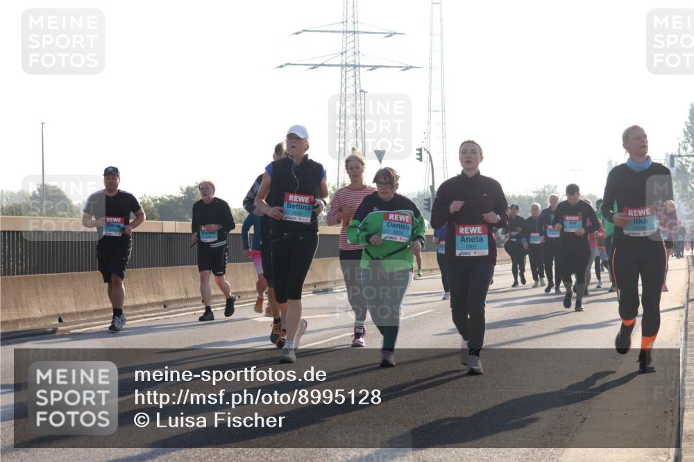 03.10.2025 - Köhlbrandbrückenlauf Luisa Fischer http://msf.ph/oto/8995128 03.10.2025 10:25:05 Position 3 2553, 3624, 1982, 2550 meine-sportfotos.de