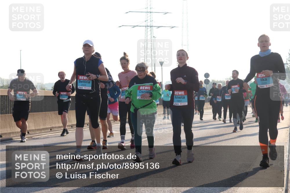 03.10.2025 - Köhlbrandbrückenlauf Luisa Fischer http://msf.ph/oto/8995136 03.10.2025 10:25:06 Position 3 2553, 1982, 2550 meine-sportfotos.de
