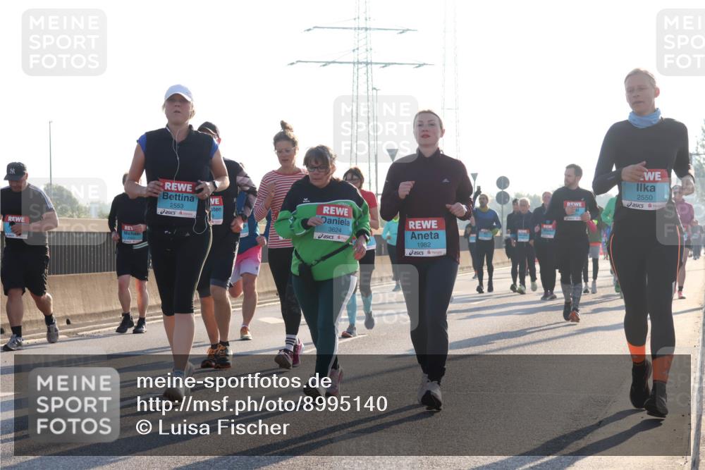 03.10.2025 - Köhlbrandbrückenlauf Luisa Fischer http://msf.ph/oto/8995140 03.10.2025 10:25:06 Position 3 2553, 3624, 1982, 2550 meine-sportfotos.de