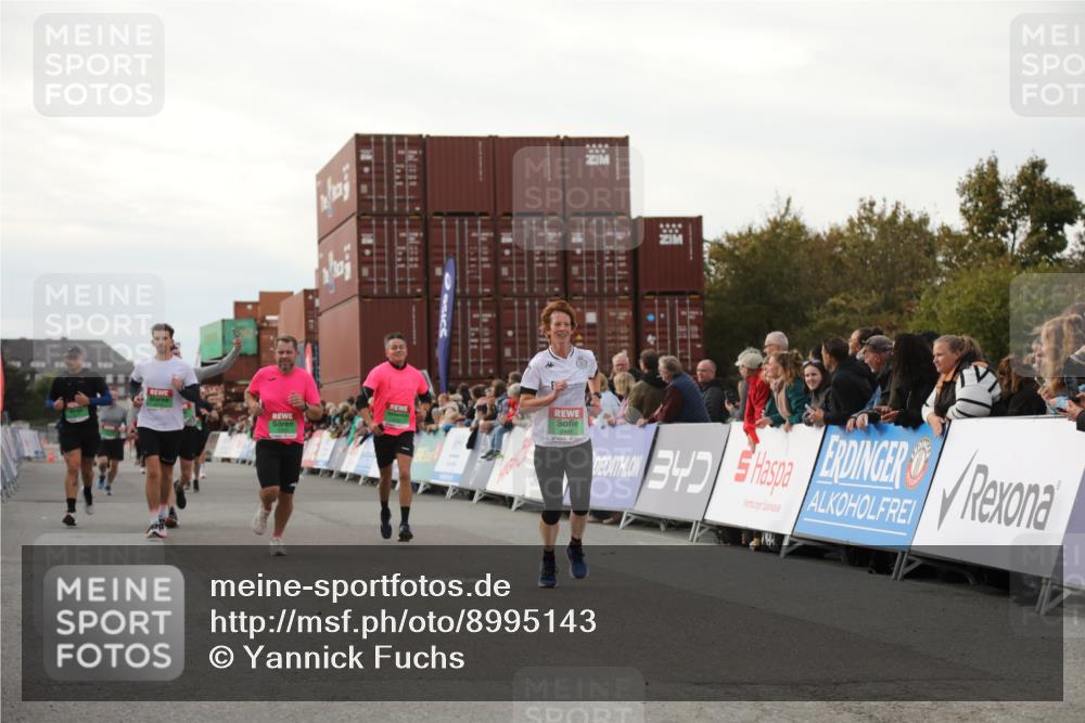 03.10.2025 - Köhlbrandbrückenlauf Yannick Fuchs http://msf.ph/oto/8995143 03.10.2025 16:05:04 Ziel 7168, 7221, 7239, 7270, 7428, 7448, 7772, 8779, 8995, 9114, 9191 meine-sportfotos.de