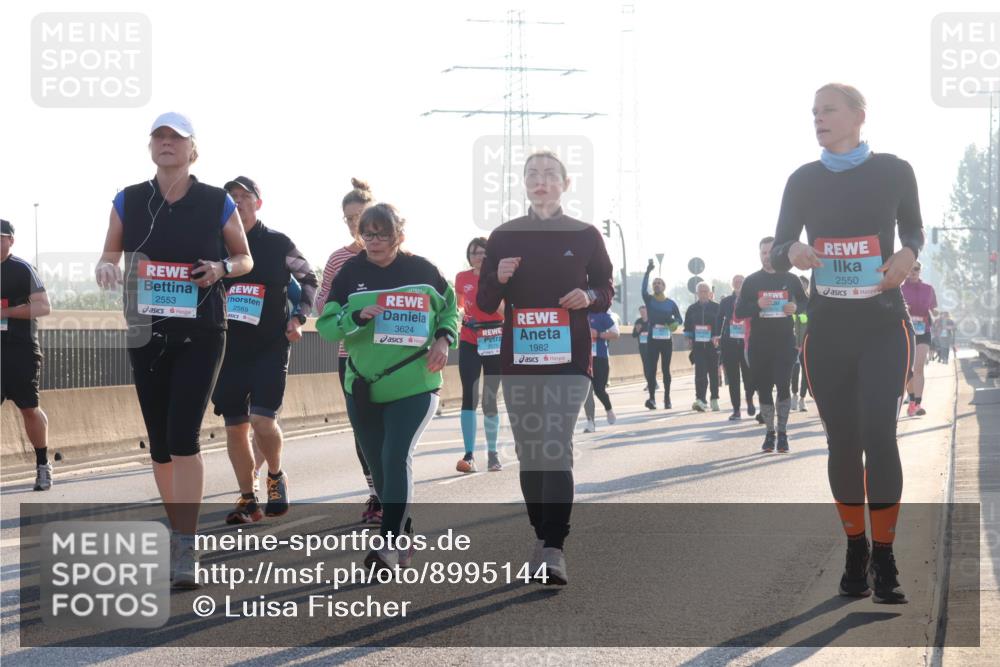 03.10.2025 - Köhlbrandbrückenlauf Luisa Fischer http://msf.ph/oto/8995144 03.10.2025 10:25:07 Position 3 2553, 2569, 3624, 1982, 2550 meine-sportfotos.de