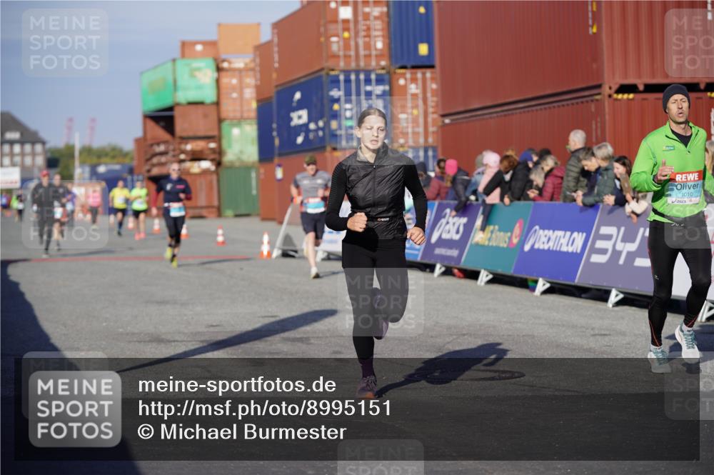 03.10.2025 - Köhlbrandbrückenlauf Michael Burmester http://msf.ph/oto/8995151 03.10.2025 09:57:19 Ziel 1010, 1101, 1180, 2708, 2760, 2820, 3518, 3795 meine-sportfotos.de