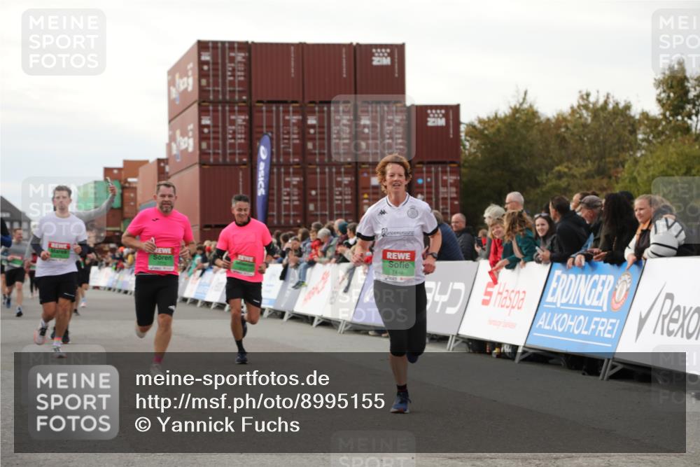 03.10.2025 - Köhlbrandbrückenlauf Yannick Fuchs http://msf.ph/oto/8995155 03.10.2025 16:05:04 Ziel 7168, 7221, 7239, 7270, 7428, 7448, 7772, 8779, 8995, 9114, 9191 meine-sportfotos.de