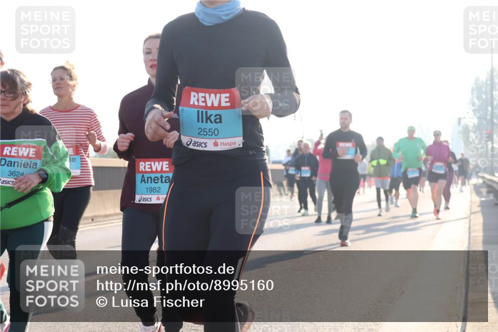 03.10.2025 - Köhlbrandbrückenlauf Luisa Fischer http://msf.ph/oto/8995160 03.10.2025 10:25:09 Position 3 3624, 1982, 2550 meine-sportfotos.de