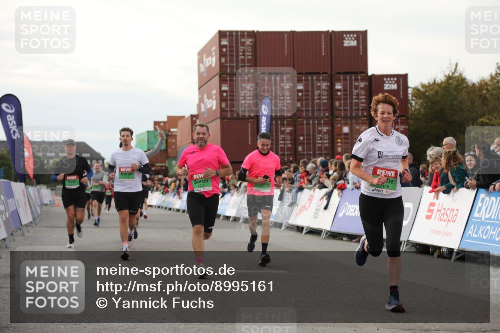 03.10.2025 - Köhlbrandbrückenlauf Yannick Fuchs http://msf.ph/oto/8995161 03.10.2025 16:05:05 Ziel 7168, 7201, 7221, 7239, 7428, 7448, 7772, 8779, 8995, 9114, 9191 meine-sportfotos.de