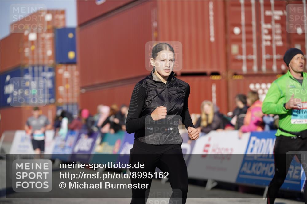 03.10.2025 - Köhlbrandbrückenlauf Michael Burmester http://msf.ph/oto/8995162 03.10.2025 09:57:19 Ziel 1010, 1101, 1180, 2708, 2760, 2820, 3518, 3795 meine-sportfotos.de