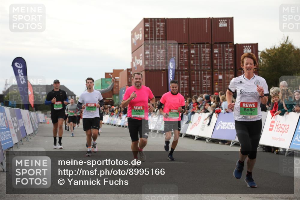 03.10.2025 - Köhlbrandbrückenlauf Yannick Fuchs http://msf.ph/oto/8995166 03.10.2025 16:05:05 Ziel 7168, 7201, 7221, 7239, 7428, 7448, 7772, 8779, 8995, 9114, 9191 meine-sportfotos.de