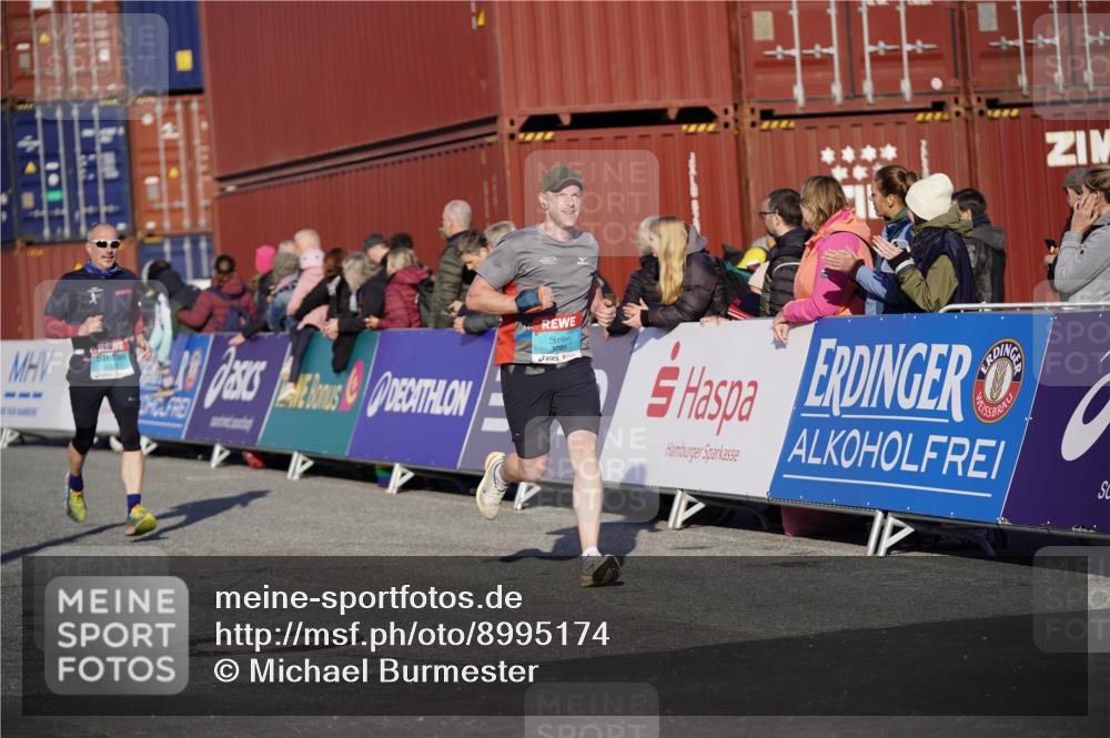 03.10.2025 - Köhlbrandbrückenlauf Michael Burmester http://msf.ph/oto/8995174 03.10.2025 09:57:22 Ziel 1010, 1101, 1541, 2708, 2759, 2760, 2820, 3518, 3795 meine-sportfotos.de