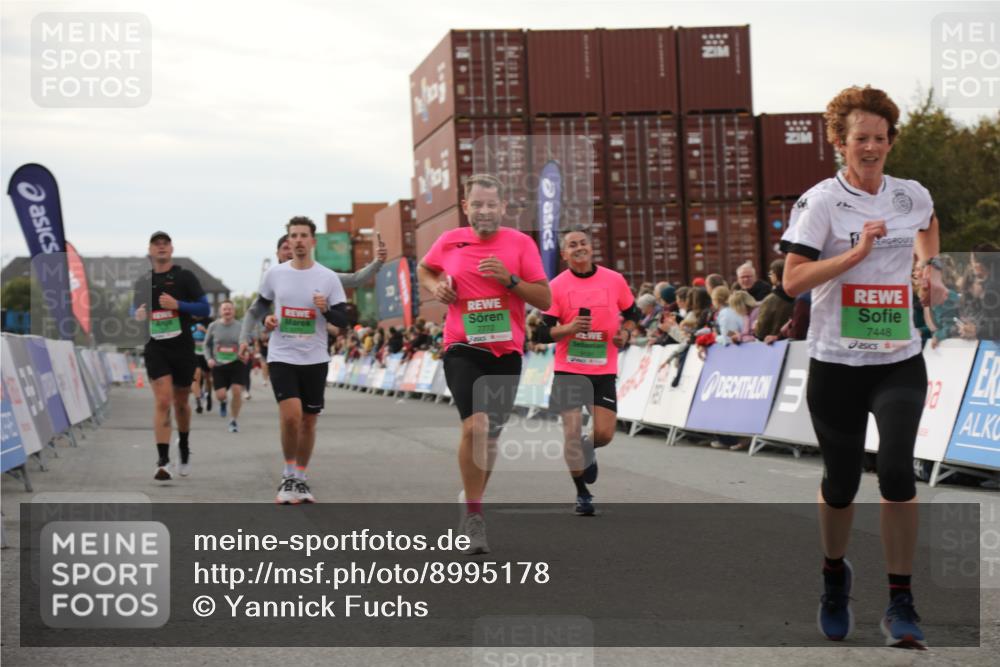 03.10.2025 - Köhlbrandbrückenlauf Yannick Fuchs http://msf.ph/oto/8995178 03.10.2025 16:05:05 Ziel 7168, 7201, 7221, 7239, 7428, 7448, 7772, 8779, 8995, 9114, 9191 meine-sportfotos.de
