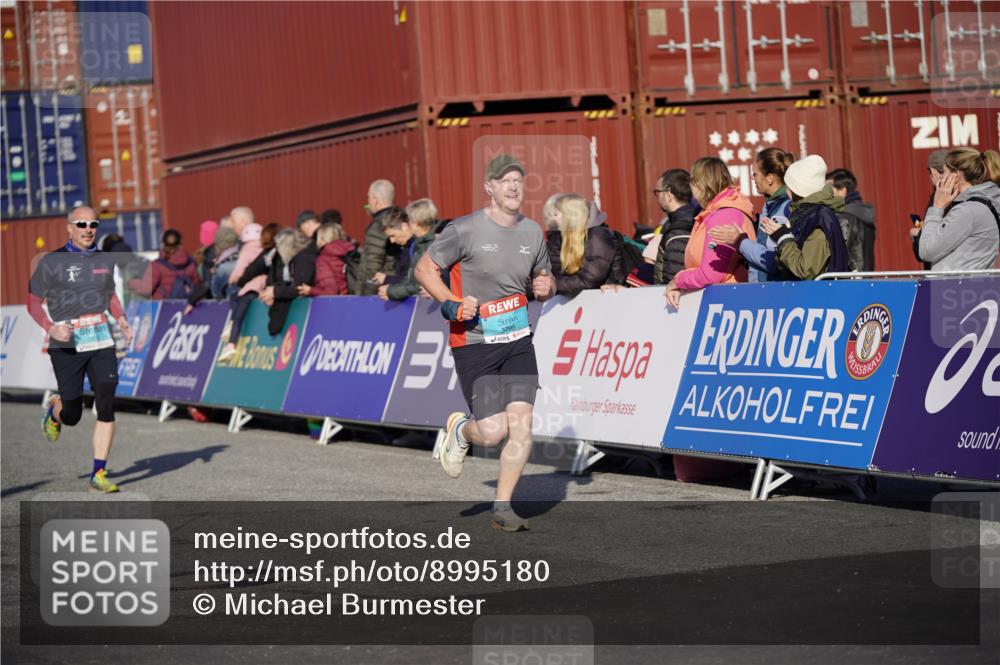 03.10.2025 - Köhlbrandbrückenlauf Michael Burmester http://msf.ph/oto/8995180 03.10.2025 09:57:22 Ziel 1010, 1101, 1541, 2708, 2759, 2760, 2820, 3518, 3795 meine-sportfotos.de