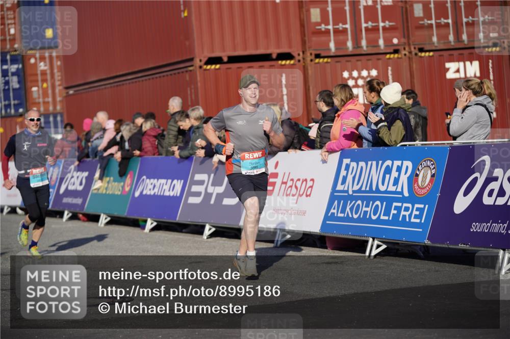 03.10.2025 - Köhlbrandbrückenlauf Michael Burmester http://msf.ph/oto/8995186 03.10.2025 09:57:22 Ziel 1010, 1101, 1541, 2708, 2759, 2760, 2820, 3518, 3795 meine-sportfotos.de