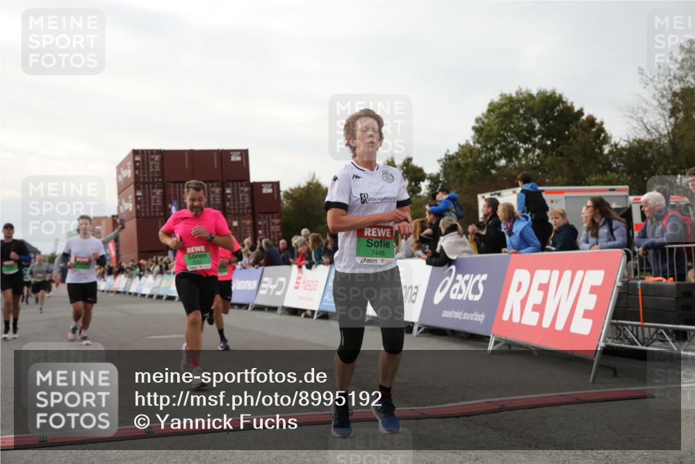 03.10.2025 - Köhlbrandbrückenlauf Yannick Fuchs http://msf.ph/oto/8995192 03.10.2025 16:05:06 Ziel 7201, 7221, 7239, 7428, 7448, 7772, 8779, 8995, 9114, 9191, 9690 meine-sportfotos.de