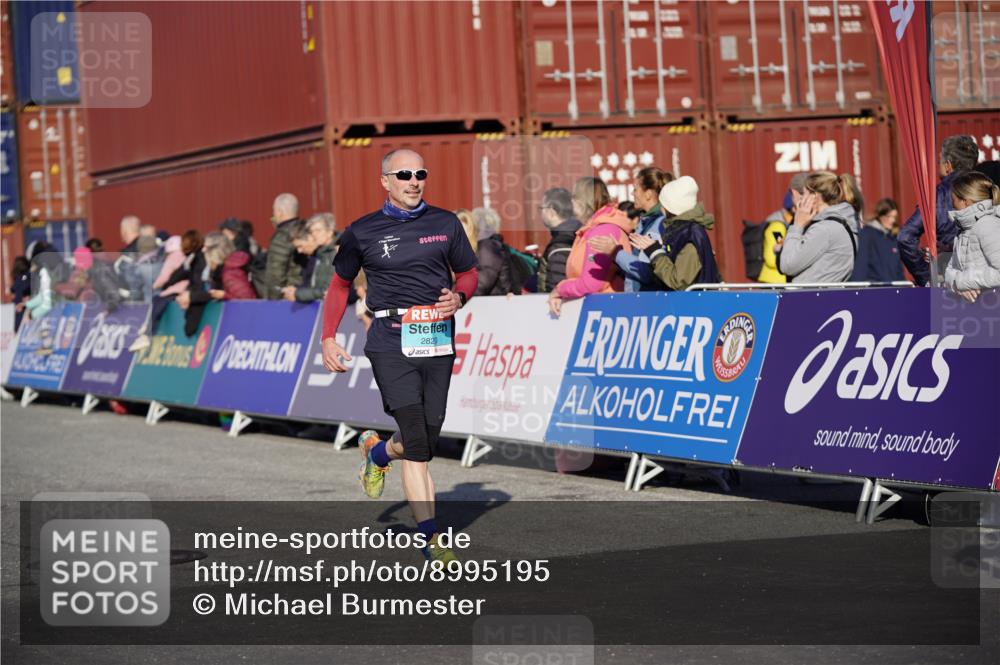 03.10.2025 - Köhlbrandbrückenlauf Michael Burmester http://msf.ph/oto/8995195 03.10.2025 09:57:24 Ziel 1010, 1541, 2708, 2759, 2760, 2820, 3795 meine-sportfotos.de