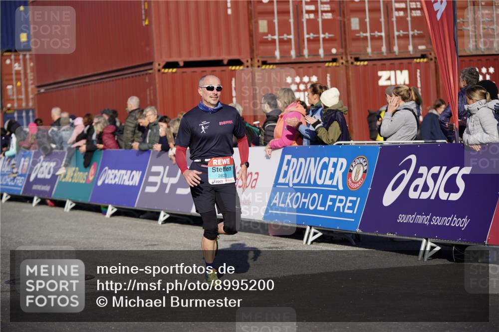 03.10.2025 - Köhlbrandbrückenlauf Michael Burmester http://msf.ph/oto/8995200 03.10.2025 09:57:24 Ziel 1010, 1541, 2708, 2759, 2760, 2820, 3795 meine-sportfotos.de