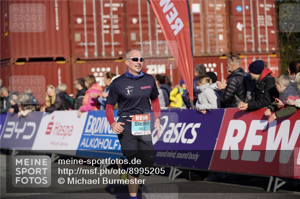 03.10.2025 - Köhlbrandbrückenlauf Michael Burmester http://msf.ph/oto/8995205 03.10.2025 09:57:24 Ziel 1010, 1541, 2708, 2759, 2760, 2820, 3795 meine-sportfotos.de