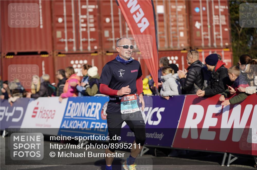 03.10.2025 - Köhlbrandbrückenlauf Michael Burmester http://msf.ph/oto/8995211 03.10.2025 09:57:24 Ziel 1010, 1541, 2708, 2759, 2760, 2820, 3795 meine-sportfotos.de