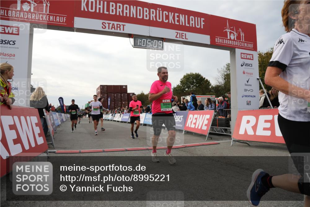 03.10.2025 - Köhlbrandbrückenlauf Yannick Fuchs http://msf.ph/oto/8995221 03.10.2025 16:05:07 Ziel 7201, 7221, 7239, 7448, 7772, 8779, 8995, 9114, 9191, 9690 meine-sportfotos.de