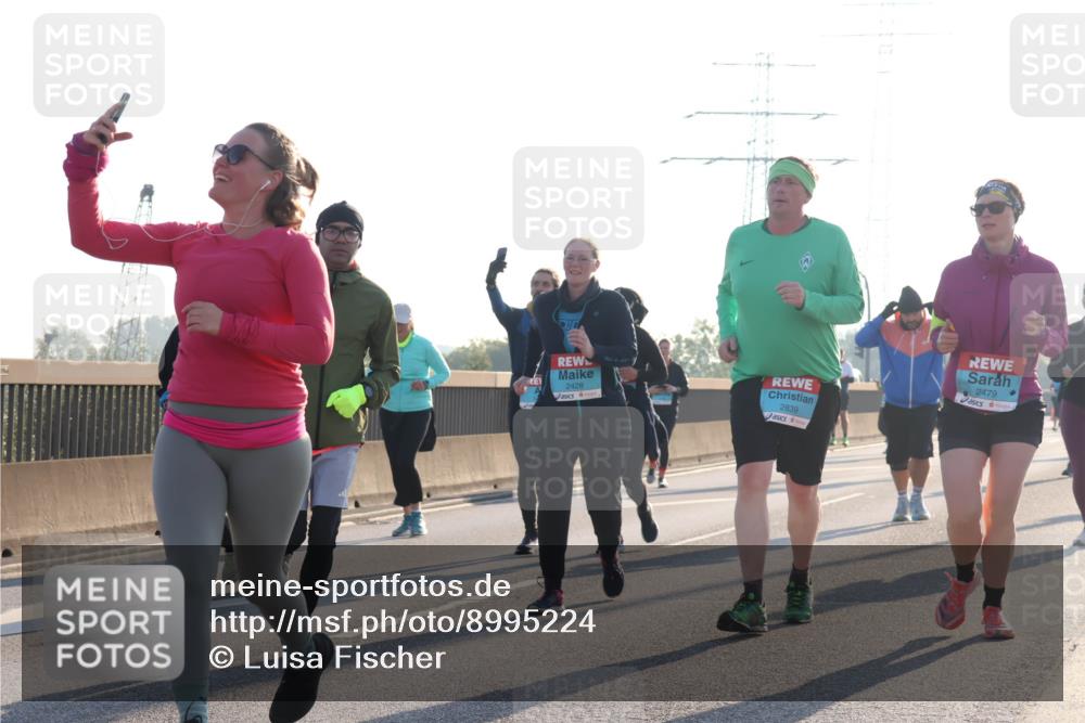 03.10.2025 - Köhlbrandbrückenlauf Luisa Fischer http://msf.ph/oto/8995224 03.10.2025 10:25:15 Position 3 2428, 2839, 2479 meine-sportfotos.de