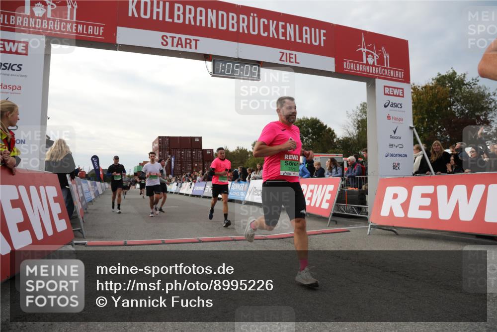 03.10.2025 - Köhlbrandbrückenlauf Yannick Fuchs http://msf.ph/oto/8995226 03.10.2025 16:05:07 Ziel 7201, 7221, 7239, 7448, 7772, 8779, 8995, 9114, 9191, 9690 meine-sportfotos.de