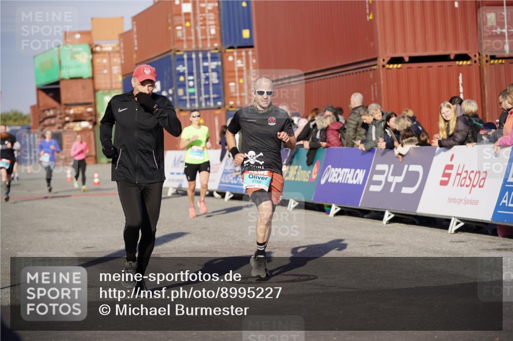 03.10.2025 - Köhlbrandbrückenlauf Michael Burmester http://msf.ph/oto/8995227 03.10.2025 09:57:27 Ziel 1083, 1541, 2708, 2759, 2819, 2820, 3335, 3795 meine-sportfotos.de
