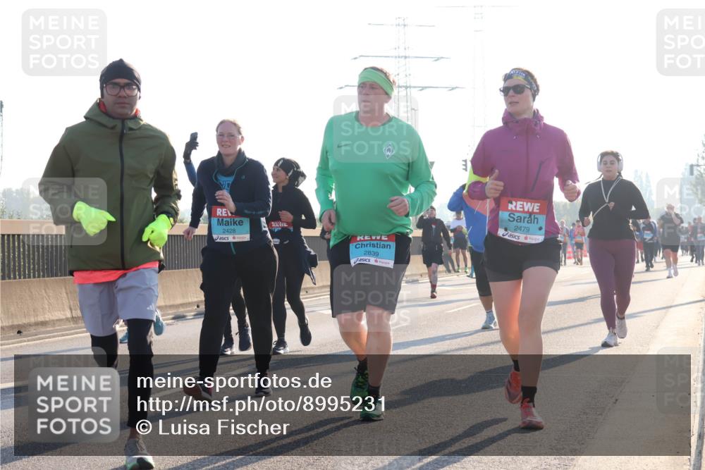 03.10.2025 - Köhlbrandbrückenlauf Luisa Fischer http://msf.ph/oto/8995231 03.10.2025 10:25:16 Position 3 2428, 2839, 2479 meine-sportfotos.de