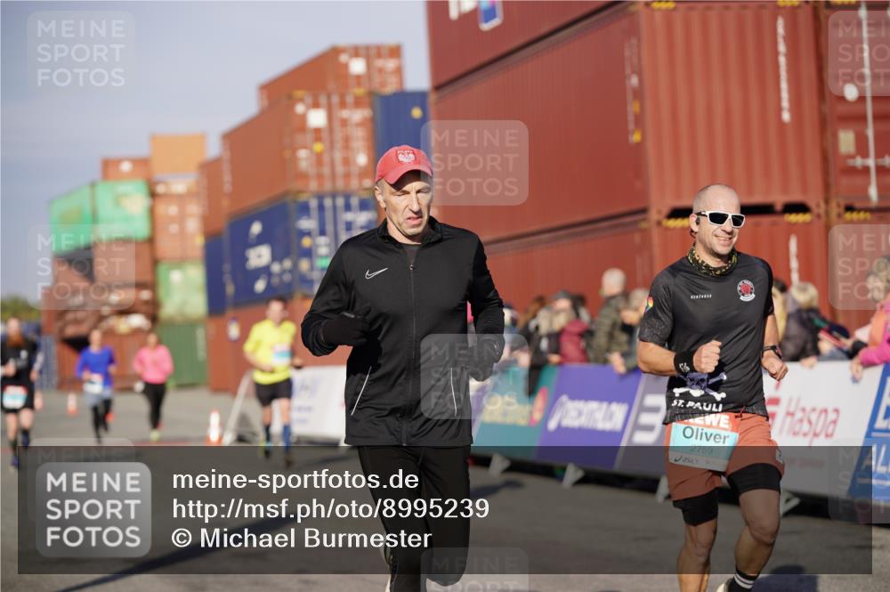 03.10.2025 - Köhlbrandbrückenlauf Michael Burmester http://msf.ph/oto/8995239 03.10.2025 09:57:28 Ziel 1083, 1541, 2759, 2819, 2820, 3335, 3795 meine-sportfotos.de