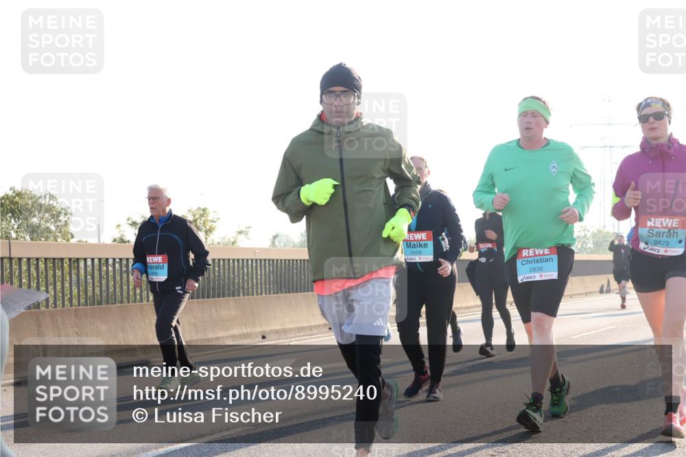 03.10.2025 - Köhlbrandbrückenlauf Luisa Fischer http://msf.ph/oto/8995240 03.10.2025 10:25:16 Position 3 2428, 2839, 2479 meine-sportfotos.de