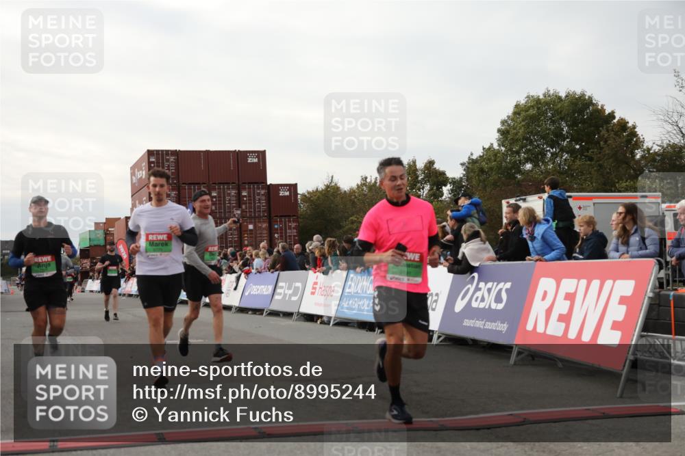 03.10.2025 - Köhlbrandbrückenlauf Yannick Fuchs http://msf.ph/oto/8995244 03.10.2025 16:05:08 Ziel 7201, 7207, 7221, 7239, 7448, 7772, 8779, 8995, 9114, 9191, 9690 meine-sportfotos.de