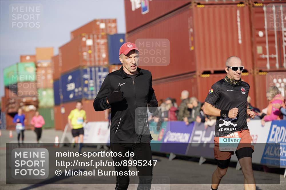 03.10.2025 - Köhlbrandbrückenlauf Michael Burmester http://msf.ph/oto/8995247 03.10.2025 09:57:28 Ziel 1083, 1541, 2759, 2819, 2820, 3335, 3795 meine-sportfotos.de