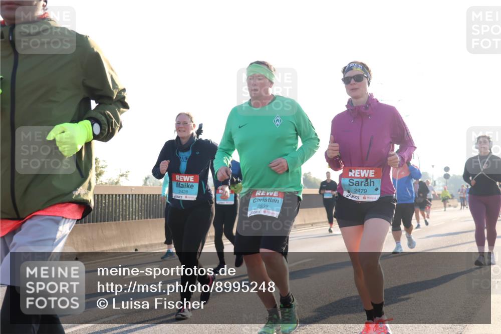 03.10.2025 - Köhlbrandbrückenlauf Luisa Fischer http://msf.ph/oto/8995248 03.10.2025 10:25:17 Position 3 2428, 2839, 2479 meine-sportfotos.de