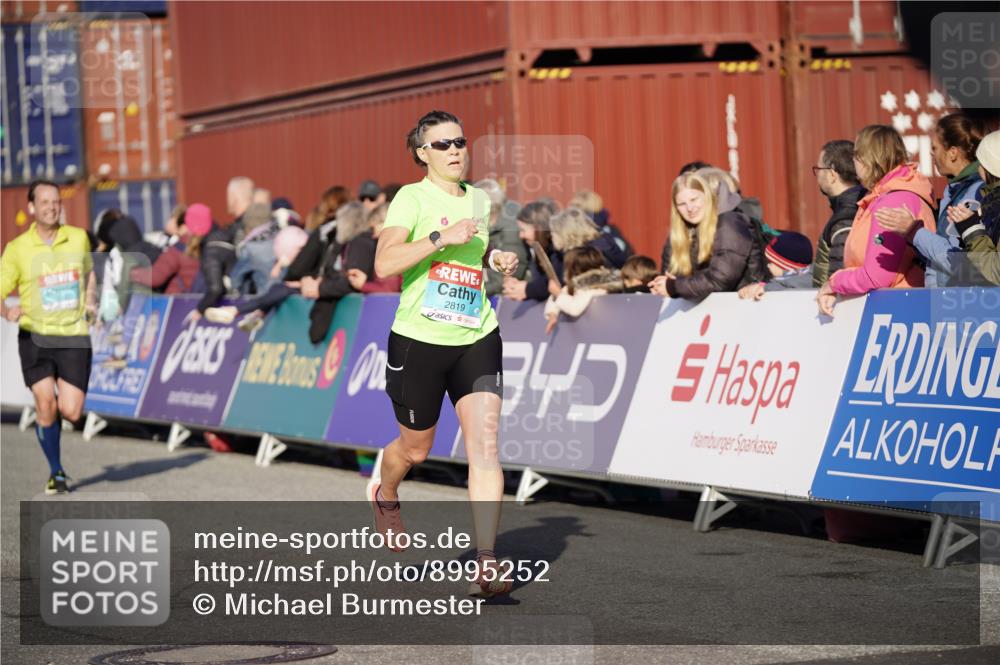 03.10.2025 - Köhlbrandbrückenlauf Michael Burmester http://msf.ph/oto/8995252 03.10.2025 09:57:29 Ziel 1083, 1541, 2759, 2801, 2802, 2819, 2820, 3335, 3795 meine-sportfotos.de
