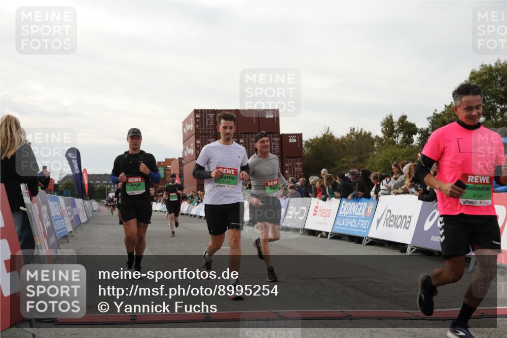 03.10.2025 - Köhlbrandbrückenlauf Yannick Fuchs http://msf.ph/oto/8995254 03.10.2025 16:05:08 Ziel 7201, 7207, 7221, 7239, 7448, 7772, 8779, 8995, 9114, 9191, 9690 meine-sportfotos.de