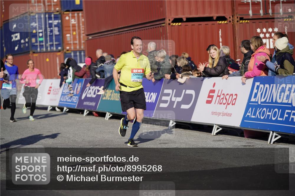03.10.2025 - Köhlbrandbrückenlauf Michael Burmester http://msf.ph/oto/8995268 03.10.2025 09:57:31 Ziel 1083, 1541, 2759, 2801, 2802, 2819, 2820, 3335 meine-sportfotos.de