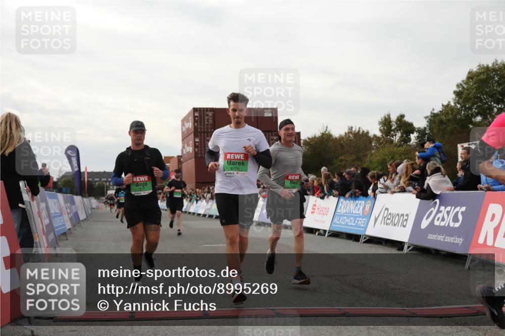 03.10.2025 - Köhlbrandbrückenlauf Yannick Fuchs http://msf.ph/oto/8995269 03.10.2025 16:05:08 Ziel 7201, 7207, 7221, 7239, 7448, 7772, 8779, 8995, 9114, 9191, 9690 meine-sportfotos.de