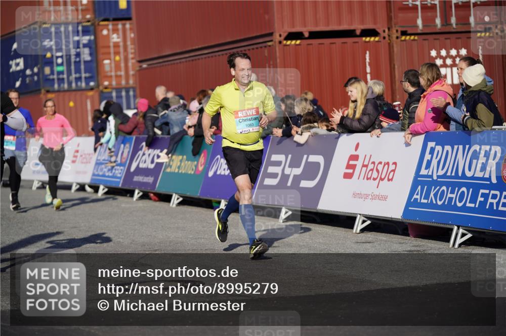03.10.2025 - Köhlbrandbrückenlauf Michael Burmester http://msf.ph/oto/8995279 03.10.2025 09:57:31 Ziel 1083, 1541, 2759, 2801, 2802, 2819, 2820, 3335 meine-sportfotos.de