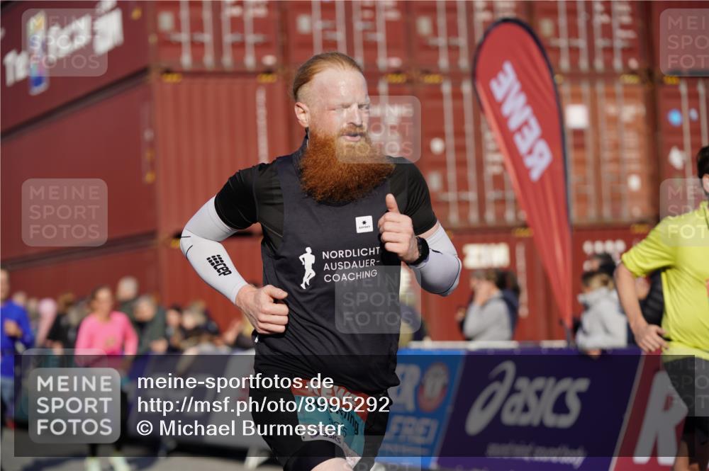 03.10.2025 - Köhlbrandbrückenlauf Michael Burmester http://msf.ph/oto/8995292 03.10.2025 09:57:33 Ziel 1083, 1541, 2759, 2801, 2802, 2819, 3043, 3335 meine-sportfotos.de