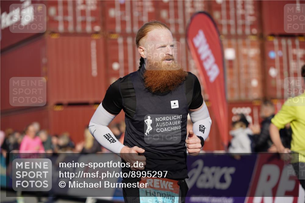 03.10.2025 - Köhlbrandbrückenlauf Michael Burmester http://msf.ph/oto/8995297 03.10.2025 09:57:33 Ziel 1083, 1541, 2759, 2801, 2802, 2819, 3043, 3335 meine-sportfotos.de