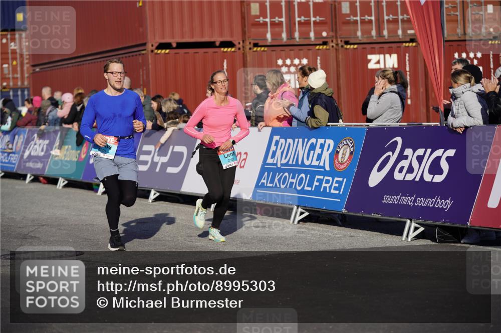 03.10.2025 - Köhlbrandbrückenlauf Michael Burmester http://msf.ph/oto/8995303 03.10.2025 09:57:34 Ziel 1083, 1541, 2759, 2801, 2802, 2819, 3043, 3335 meine-sportfotos.de