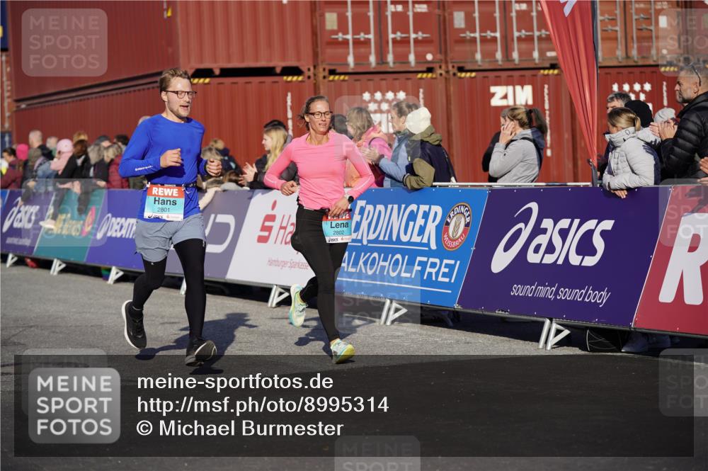 03.10.2025 - Köhlbrandbrückenlauf Michael Burmester http://msf.ph/oto/8995314 03.10.2025 09:57:34 Ziel 1083, 1541, 2759, 2801, 2802, 2819, 3043, 3335 meine-sportfotos.de