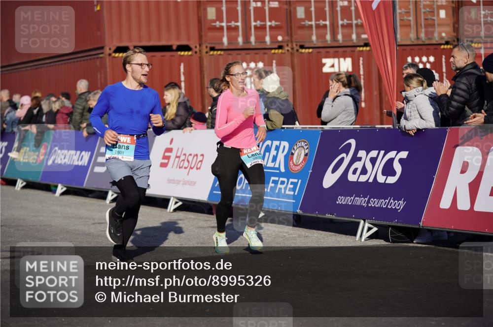 03.10.2025 - Köhlbrandbrückenlauf Michael Burmester http://msf.ph/oto/8995326 03.10.2025 09:57:35 Ziel 1083, 1265, 2801, 2802, 2811, 2819, 3043, 3335 meine-sportfotos.de