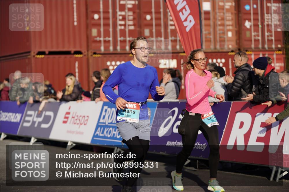 03.10.2025 - Köhlbrandbrückenlauf Michael Burmester http://msf.ph/oto/8995331 03.10.2025 09:57:35 Ziel 1083, 1265, 2801, 2802, 2811, 2819, 3043, 3335 meine-sportfotos.de