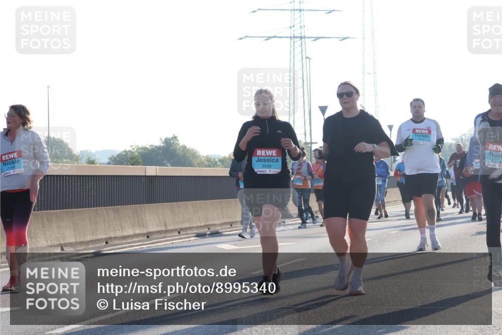 03.10.2025 - Köhlbrandbrückenlauf Luisa Fischer http://msf.ph/oto/8995340 03.10.2025 10:25:29 Position 3 2199, 3098, 2971 meine-sportfotos.de