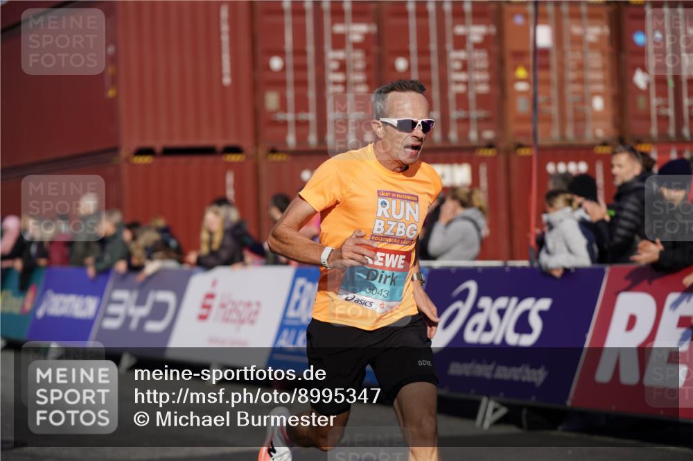 03.10.2025 - Köhlbrandbrückenlauf Michael Burmester http://msf.ph/oto/8995347 03.10.2025 09:57:37 Ziel 1083, 1135, 1265, 2801, 2802, 2811, 2819, 3043, 3335 meine-sportfotos.de