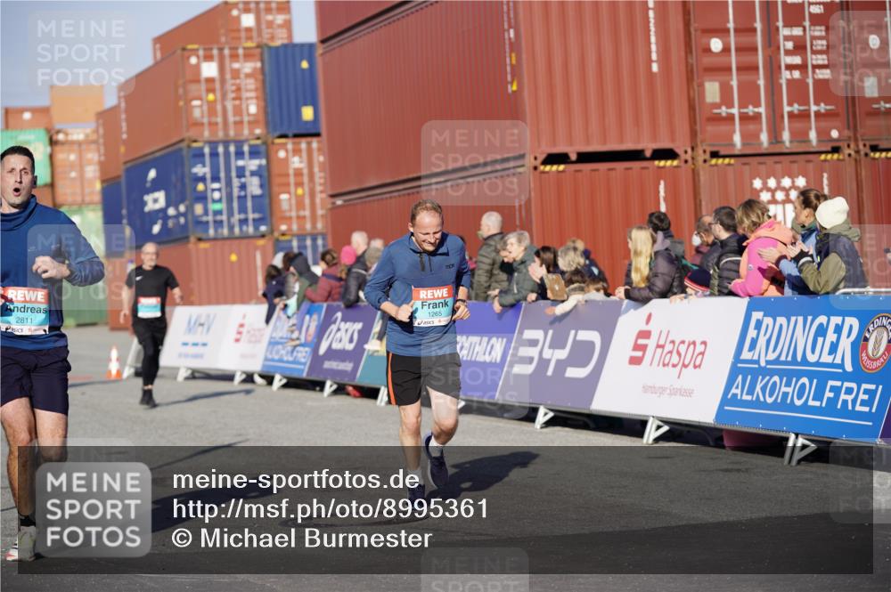 03.10.2025 - Köhlbrandbrückenlauf Michael Burmester http://msf.ph/oto/8995361 03.10.2025 09:57:40 Ziel 1135, 1265, 2801, 2802, 2811, 3043, 3135, 3136, 3211 meine-sportfotos.de