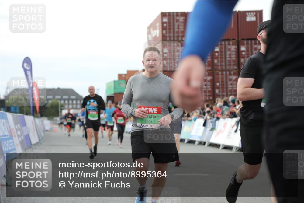 03.10.2025 - Köhlbrandbrückenlauf Yannick Fuchs http://msf.ph/oto/8995364 03.10.2025 16:05:11 Ziel 7201, 7207, 7221, 7239, 7403, 7422, 8779, 8995, 9114, 9191, 9421, 9422, 9592, 9690 meine-sportfotos.de
